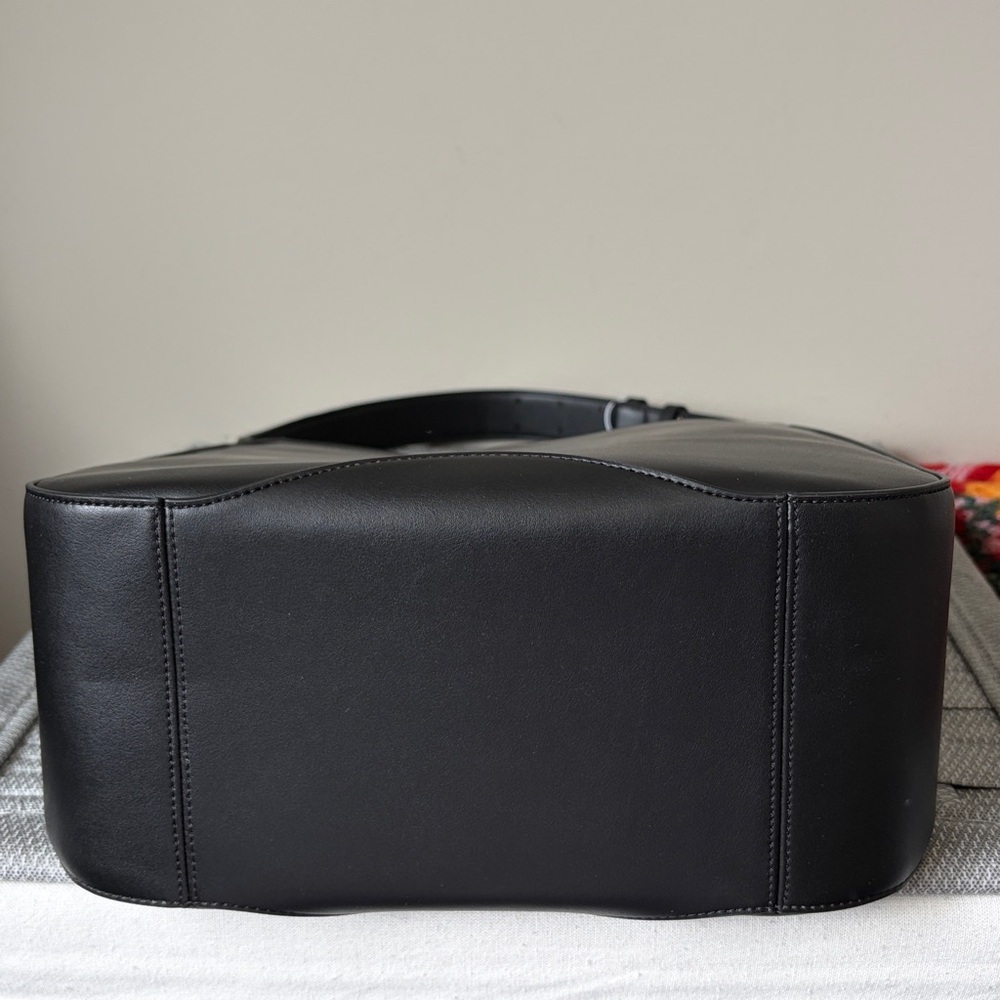 Lululemon Leather Alternative Shoulder Bag Black Gold 8L Dust Bag Pockets NEW - Picture 11 of 15